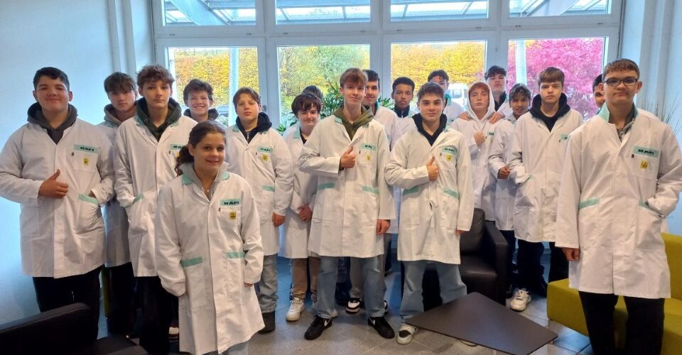 Schülergruppe der RSRV bei Rafi