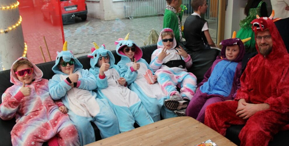 Einhörner mit Drachen